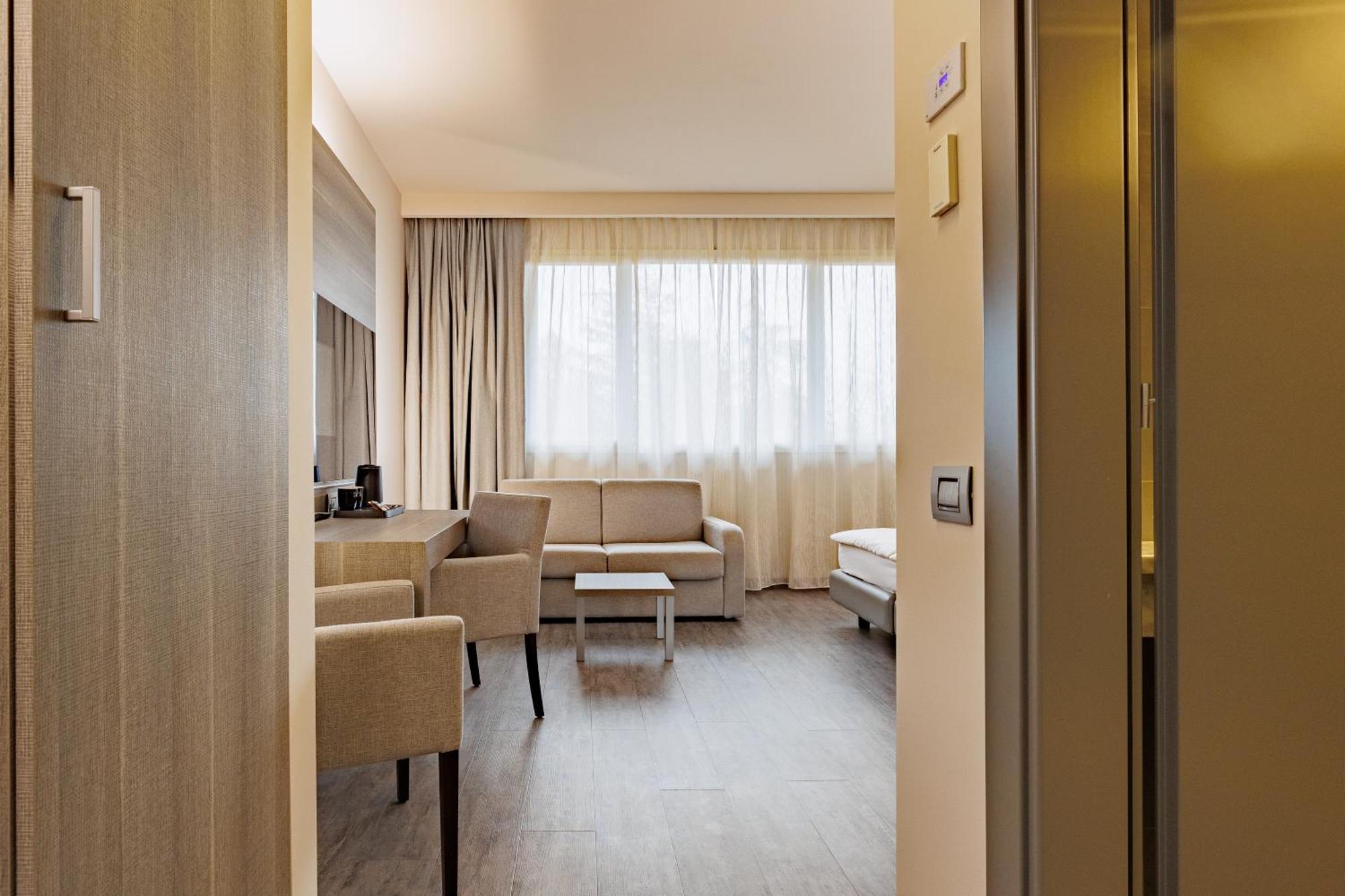 Just Hotel Saronno Exterior foto