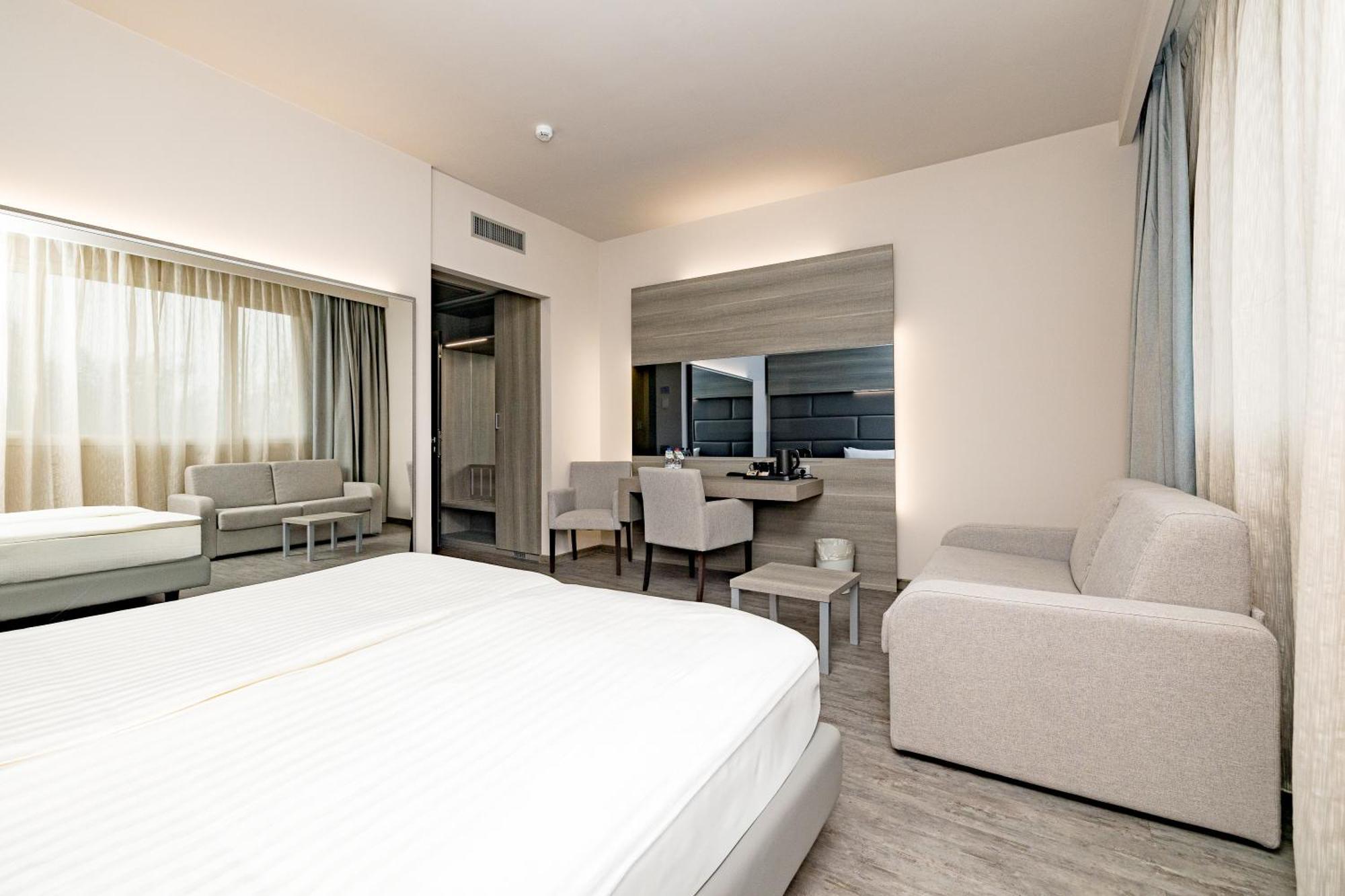 Just Hotel Saronno Exterior foto