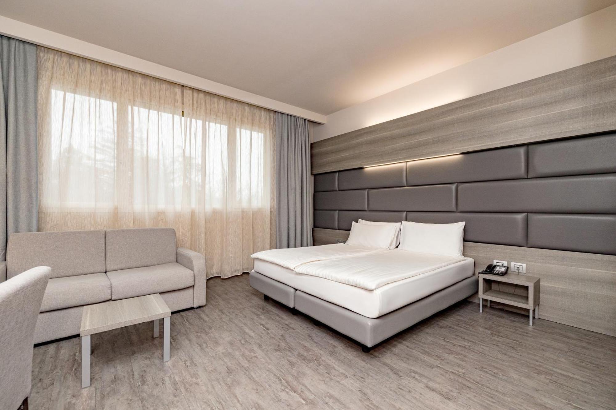 Just Hotel Saronno Exterior foto
