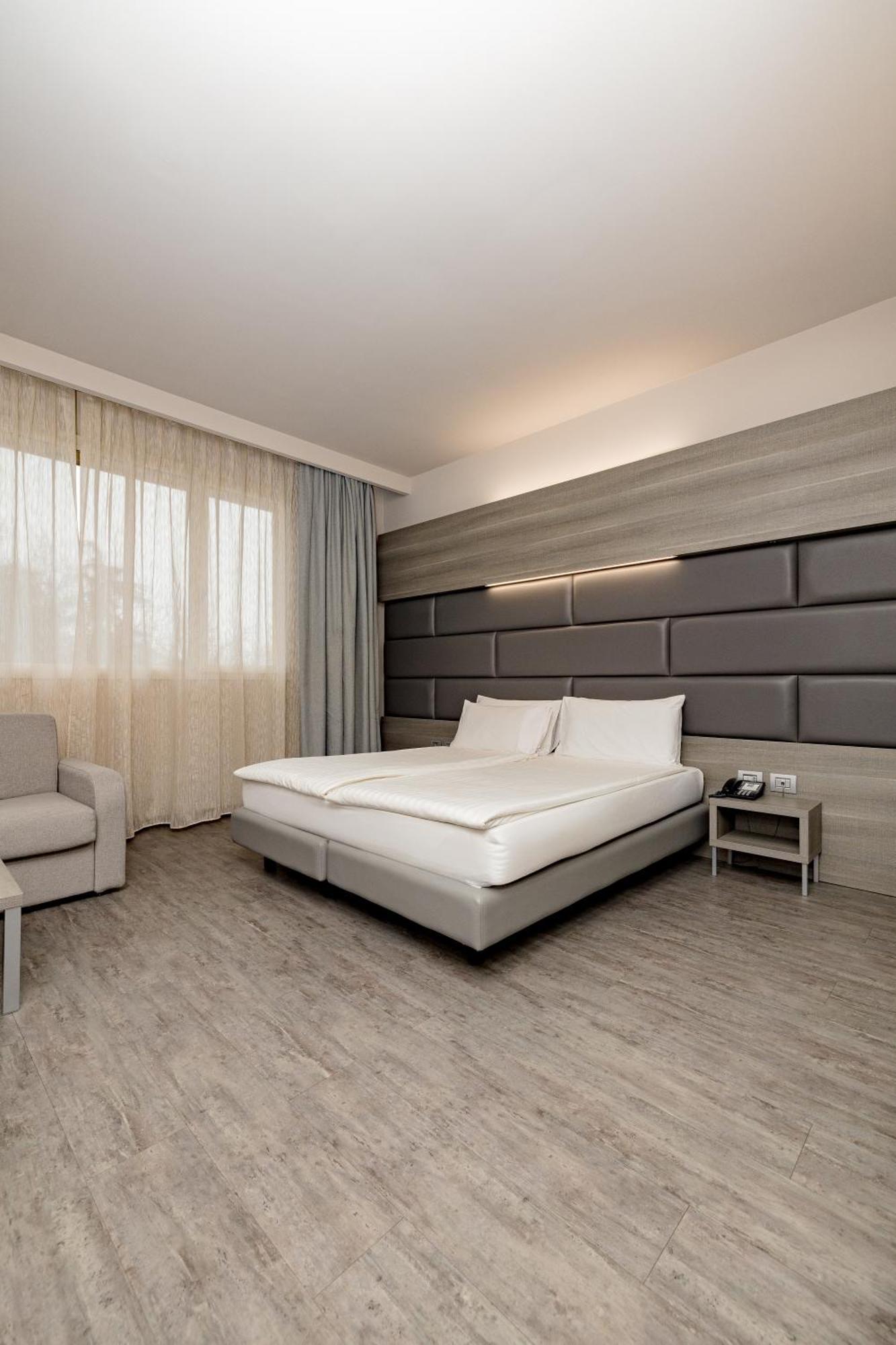 Just Hotel Saronno Exterior foto